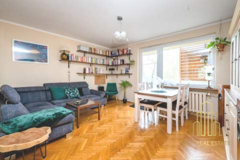 Trzy pokoje ul.Ciepła 2 piętro balkon parking