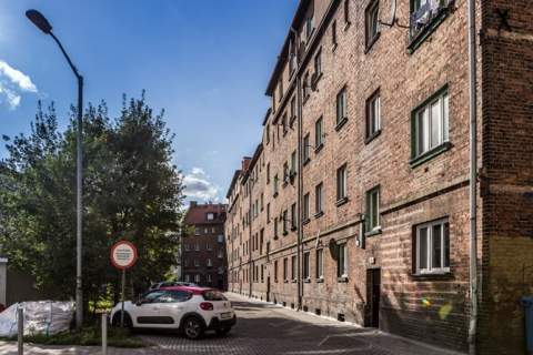 Jasna kawalerka 25 m2 - Równoległa 6