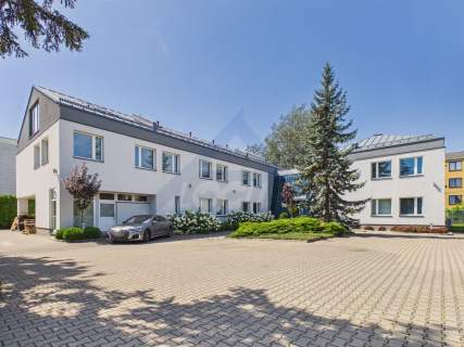 Samodzielny, reprezentacyjny budynek biurowy