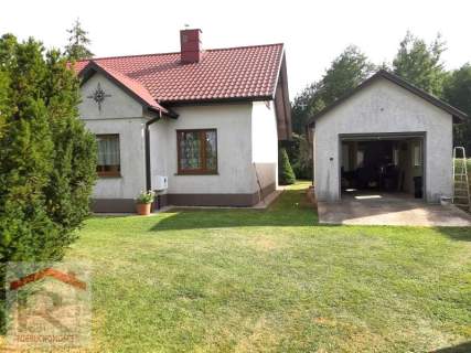 Zadbany dom w małej, cichej wiosce