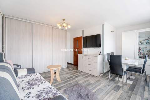 3 pok/ duży balkon/ winda/ ul. Walerego Sławka.