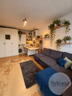 30 m2, osobna kuchnia, balkon, 1 piętro