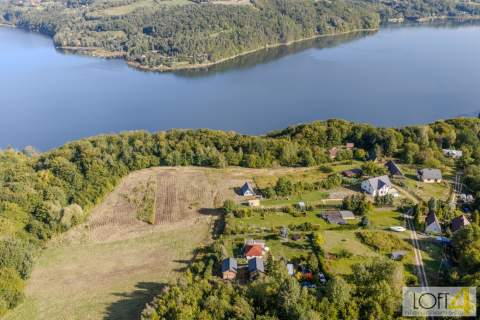 Drewniany domek z widokiem na Jezioro Rożnowskie