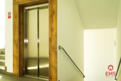 Budynek 1400 m2. Szkoła, fitness, gabinety