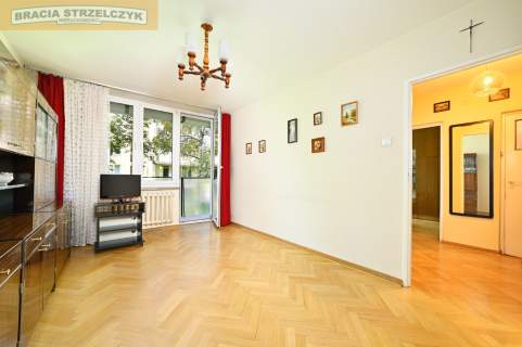 Saska Kępa dwupokojowe, kuchnia, balkon sprzedam