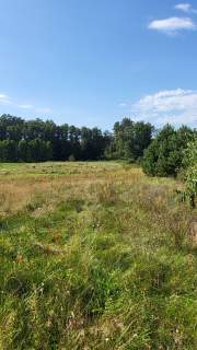 DZIAŁKA Z WŁASNĄ LINIĄ BRZEGOWĄ RZEKI I WARUNKAMI ZABUDOWY