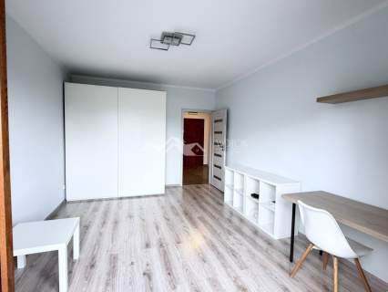 2 POK, osobna kuchnia, balkon, winda, garaż, park.