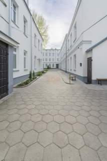 Kompleks kamienic w sercu Łodzi przy parku Reymonta