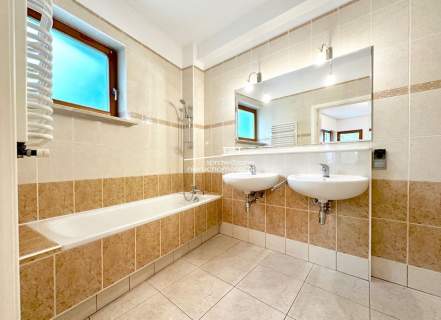 Okazały Apartament, Idealny Dla Rodziny lub NA BIU