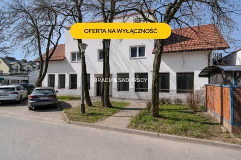 Budynek handlowo-mieszkanly Centrum Skawiny