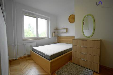 DWA POKOJE BLISKO CENTRUM. OBOK KATEDRY