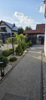 Nowoczesny dom z ogrodem