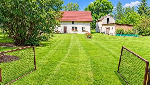 Siedlisko - dom plus teren 1,1020 ha . Kedrzyno gmina Siemyśl