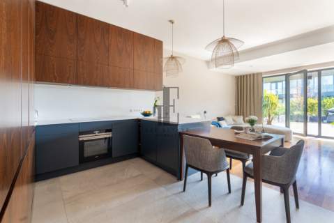 Unikalny apartament z tarasem, na zielonej wyspie