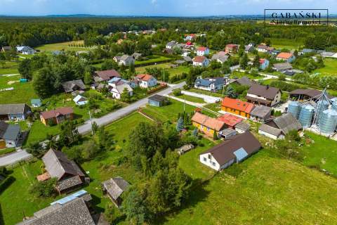 DOM Z DUŻĄ DZIAŁKĄ I ZABUDOWANIAMI GOSPODARCZYMI -