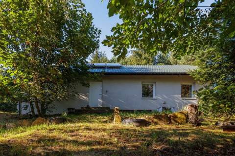 DREWNIANY DOM PO GRUNTOWNYM REMONCIE NA 1,35 HA -