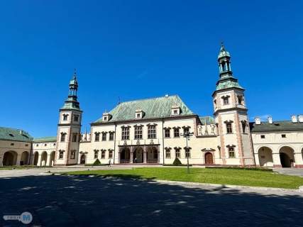 Dwa pokoje po remoncie w apartamentowcu na5piętrze