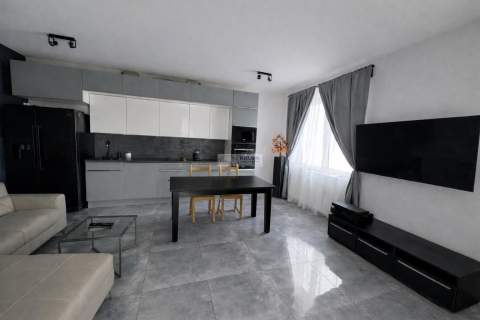 200 m od granic Warszawy, Józefosław, apartament dla pary