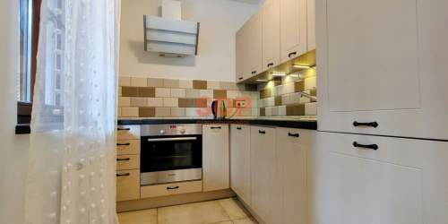 Duża kawalerka w apartamentowcu / cicha ulica/ Wyścigowa/ Krzyki
