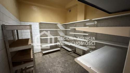 Lokal na parterze z witryną od gł.ul.-Gdy Obłuże