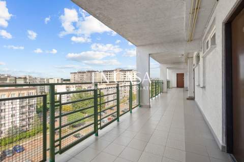 3 pokoje Ostatnie piętro Balkon parking