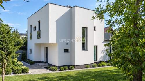 Nowoczesna bryła / Wolnostojący / Działka 700 m2