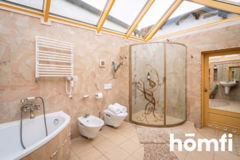Penthouse z fotowoltaika i szklanym sufitem