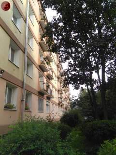 Zgrabna kawalerka z balkonem przy Manufakturze