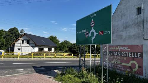 Obiekt komercyjny, dwa lokale handlowo-usługowe mieszkanie n