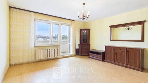 Kawalerka 41,86m z osobną kuchnią i loggią.