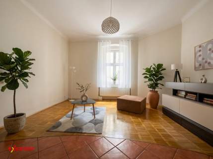 76,8 m 3 pokoje Główny Rynek Oficyna cisza Czynsz 500