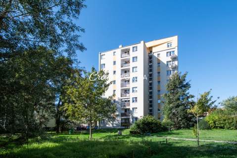 Kawalerka z balkonem i osobną kuchnia