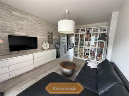 M3 z balkonem, Trzech wieszczów