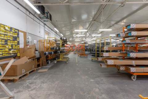 Obiekt - hale prod-magaz. Działka 7060 m2, hale 1366 m2, gm....