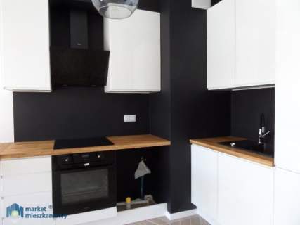 Dwa pokoje z garażem i komórką w apartamentowcu