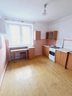 Mieszkanie o pow.60m2, II piętro, do remontu, ul. Ludowa