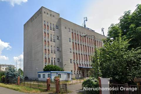 Kompleks budynków biurowych z parkingiem