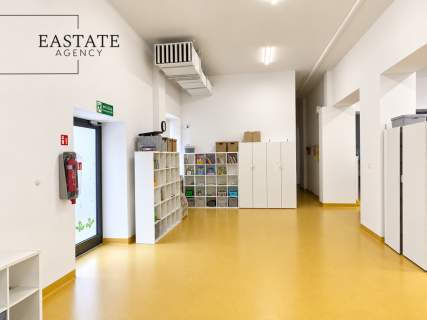 Lokal 300 m2-2 wejścia-duże możliwości adaptacyjne
