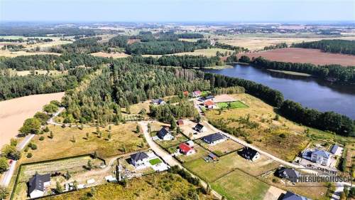 Radacz   działki budowlane nad jeziorem.
