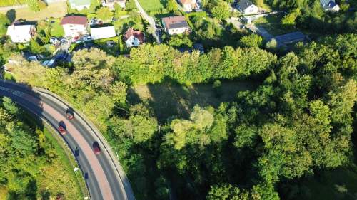 Działka inwestycyjna z gotową koncepcją budynku.