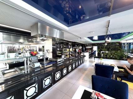 Lokal usługowy z prosperującą restauracją z możliwością zmiany...