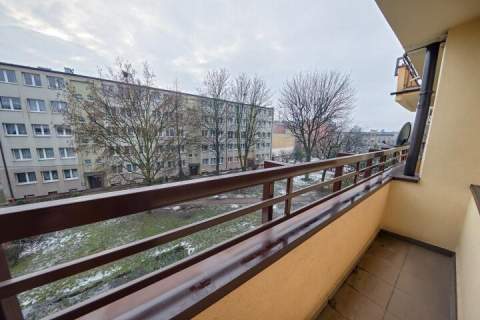 2 pokoje Balkon Piwnica Oddzielna kuchnia Cicha okolica