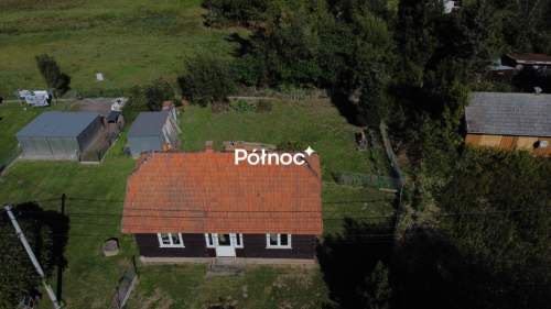 DOM Z PEŁNYCH BALI DREWNIANYCH BUCZKÓW, GM. RZEZAWA 9,30 AR