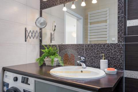 Apartament 2-pokoje, wygodny garaż, komórka na parterze