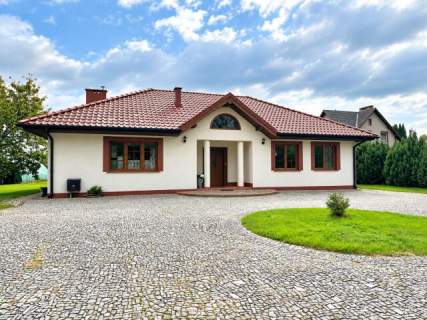 Dom z ogrodem zimowym w Oborze