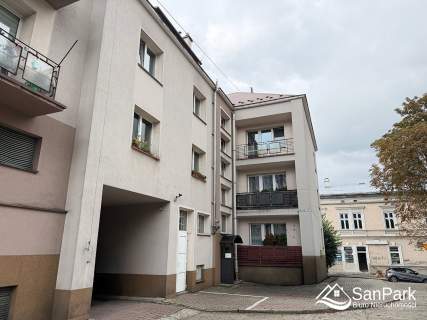 Mieszkanie 55 m do remontu, 2 pokoje, Lesko