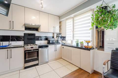 3 pok/ duży balkon/ winda/ ul. Walerego Sławka.