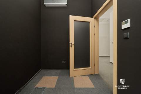 Na wynajem przestronny lokal 260 m2 Rynek 1 piętro