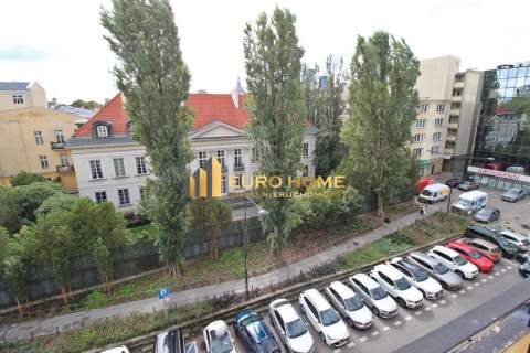 PLAC BANKOWY- BLISKO METRA, CICHE