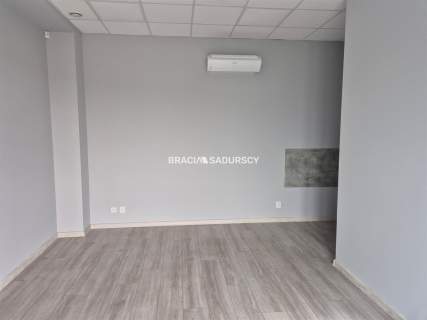 Nieruchomość biura magazyn / Półłanki